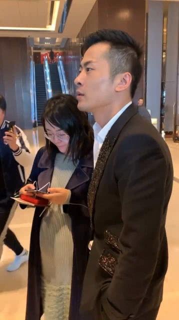 总和明星见面的男生