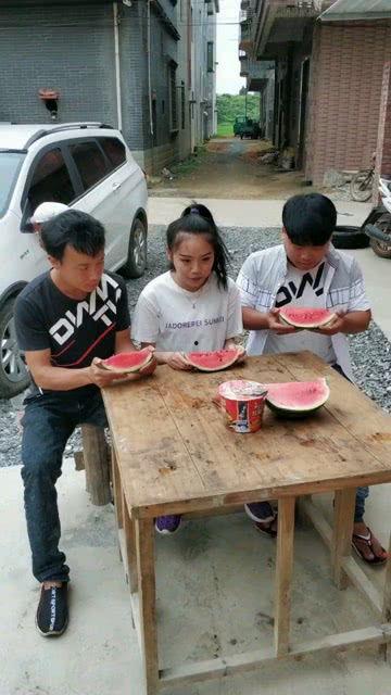吃瓜比赛搞笑视频,吃瓜比赛搞笑视频盘点，笑料百出，欢乐无限